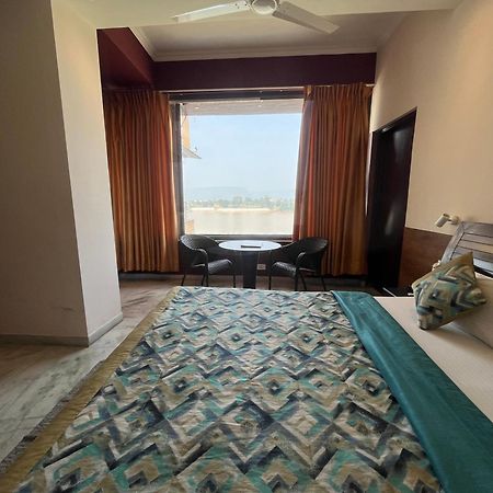Treehouse Narmade A Riverfront Resort & Spa Narmadapuram Hoshangabad Екстериор снимка