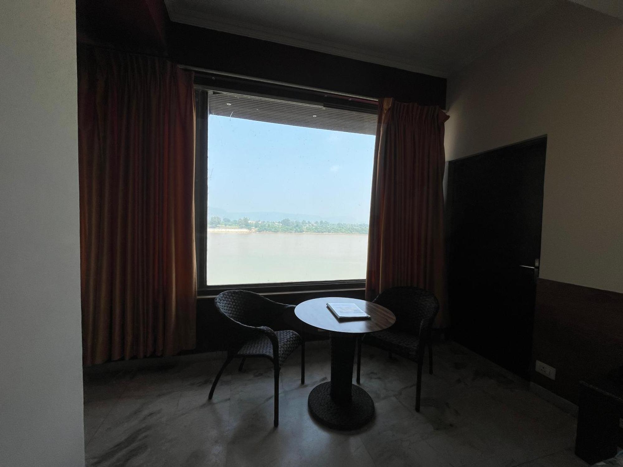 Treehouse Narmade A Riverfront Resort & Spa Narmadapuram Hoshangabad Екстериор снимка