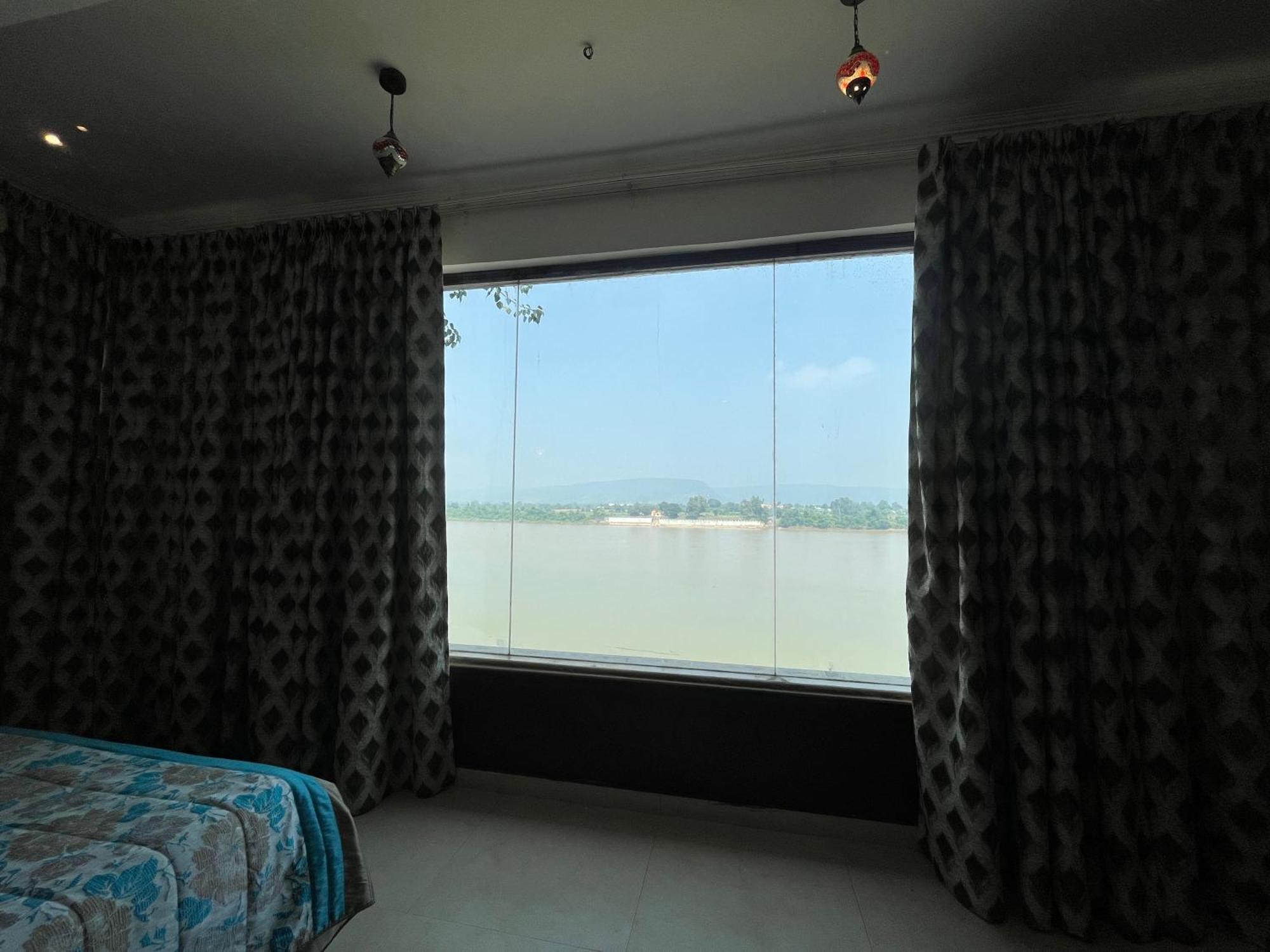 Treehouse Narmade A Riverfront Resort & Spa Narmadapuram Hoshangabad Екстериор снимка