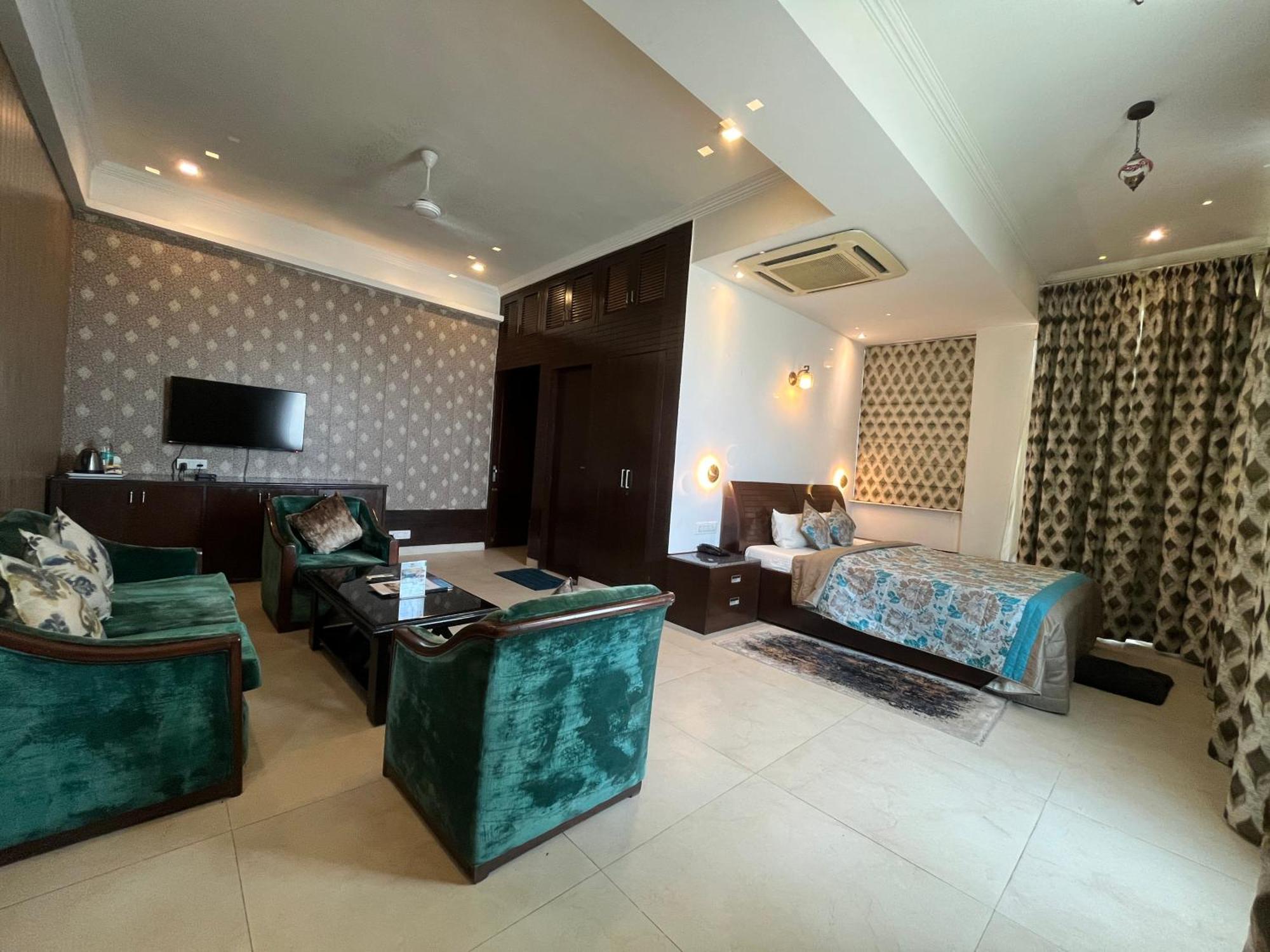 Treehouse Narmade A Riverfront Resort & Spa Narmadapuram Hoshangabad Екстериор снимка
