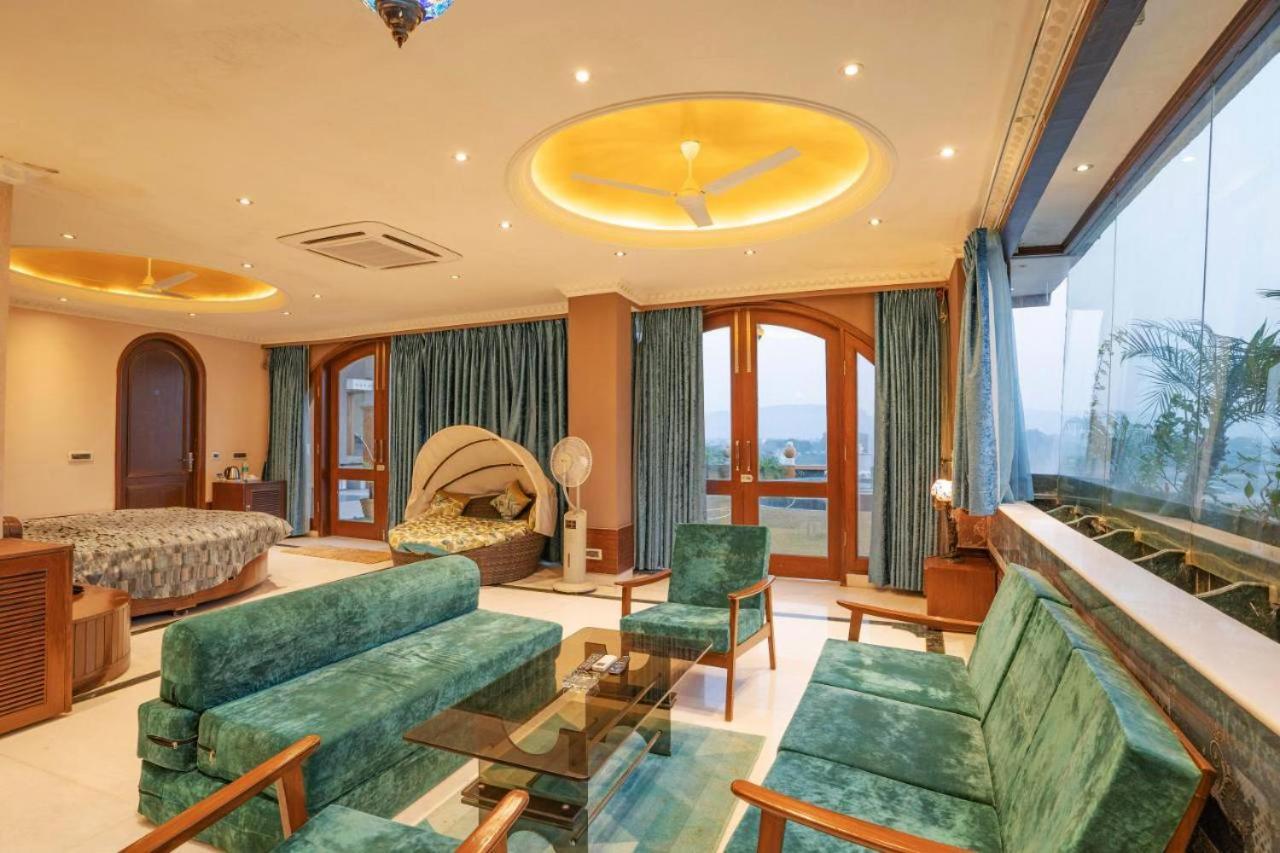Treehouse Narmade A Riverfront Resort & Spa Narmadapuram Hoshangabad Екстериор снимка